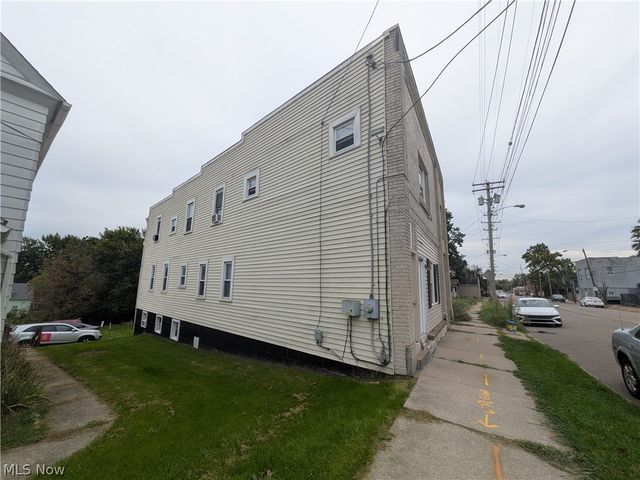 1881 Manchester Road 1, Akron, OH 44314
