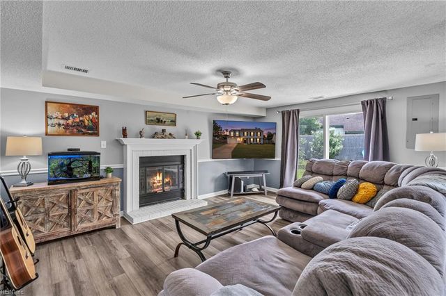 1041 Gauguin DR, Virginia Beach, VA 23454