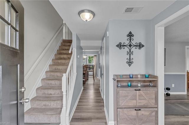 1041 Gauguin DR, Virginia Beach, VA 23454