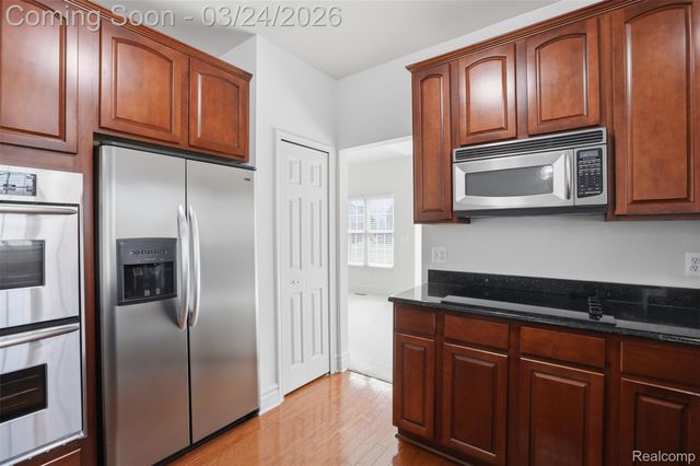 37225 Berkleigh Court, Farmington Hills, MI 48331