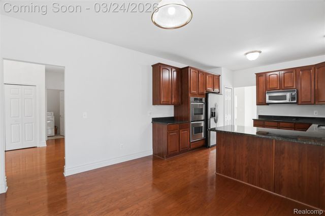 37225 Berkleigh Court, Farmington Hills, MI 48331