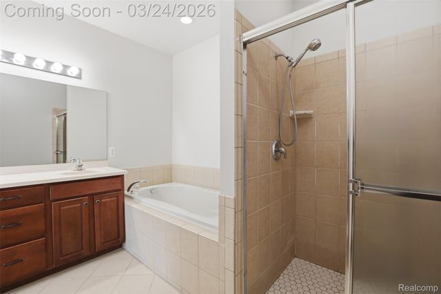 37225 Berkleigh Court, Farmington Hills, MI 48331