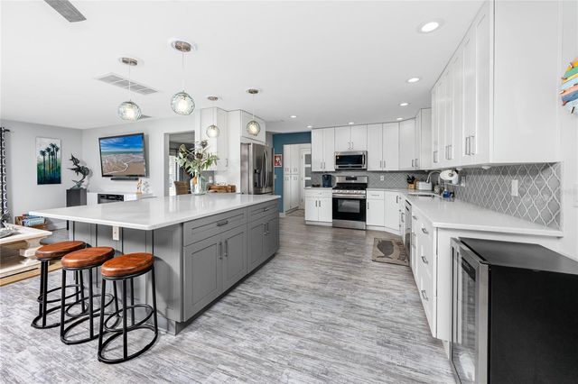 6911 121ST STREET, Seminole, FL 33772