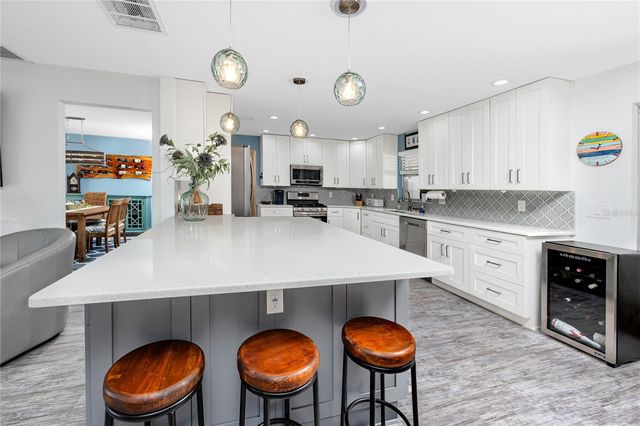 6911 121ST STREET, Seminole, FL 33772