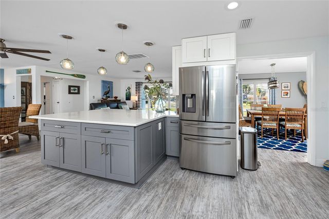 6911 121ST STREET, Seminole, FL 33772