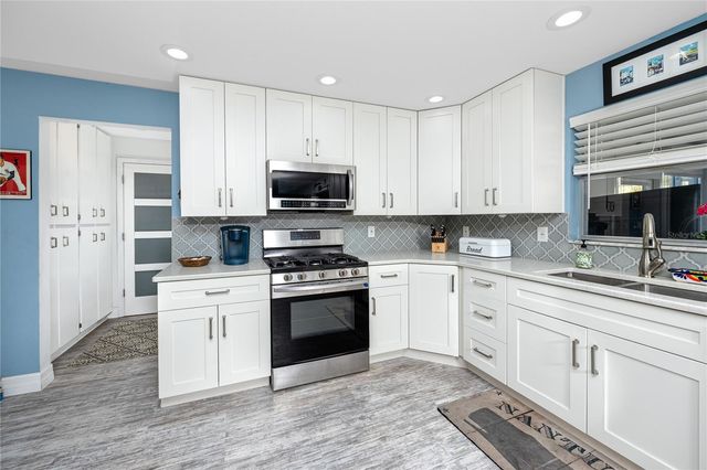 6911 121ST STREET, Seminole, FL 33772