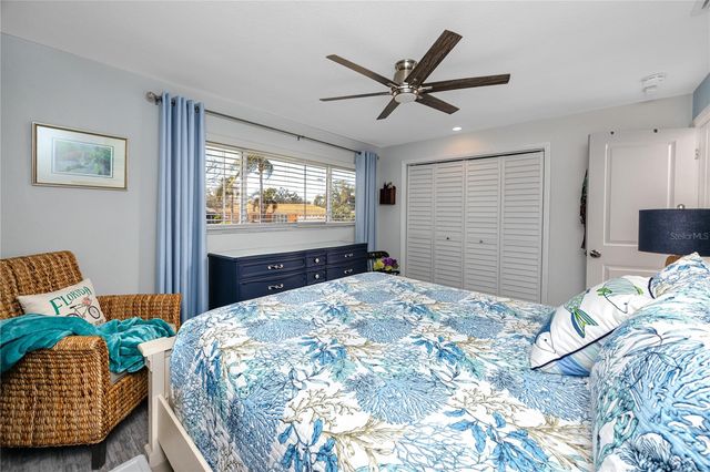 6911 121ST STREET, Seminole, FL 33772