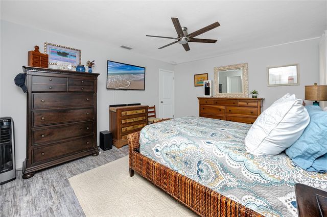 6911 121ST STREET, Seminole, FL 33772