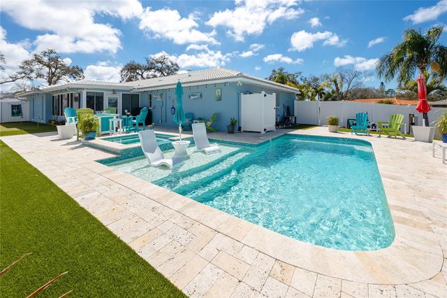 6911 121ST STREET, Seminole, FL 33772