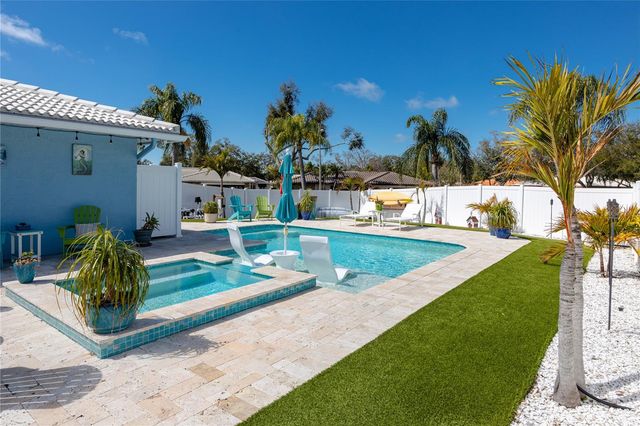 6911 121ST STREET, Seminole, FL 33772