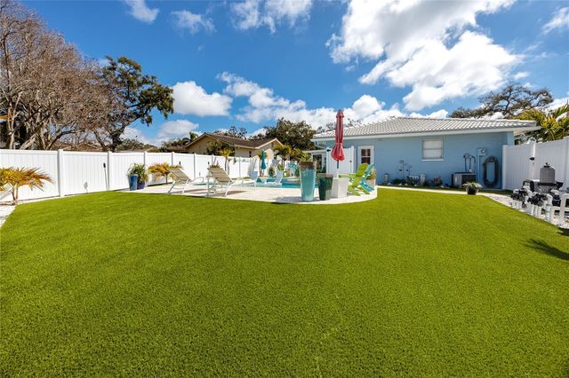 6911 121ST STREET, Seminole, FL 33772