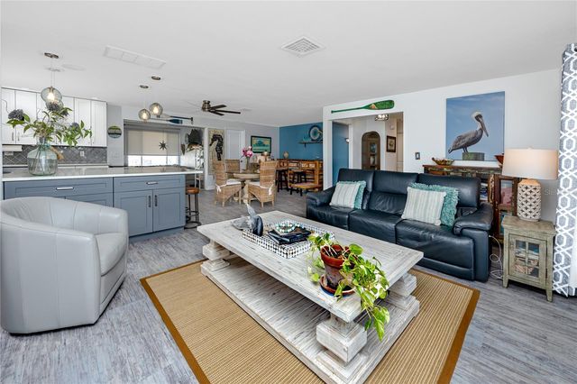 6911 121ST STREET, Seminole, FL 33772