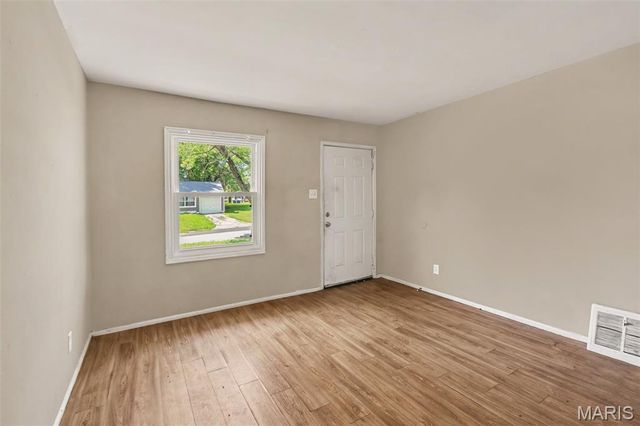 10350 Ross Circle, St Louis, MO 63137
