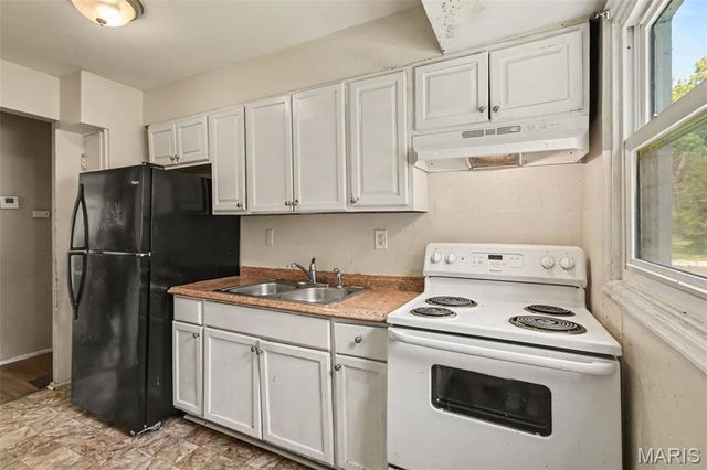 10350 Ross Circle, St Louis, MO 63137