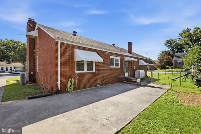 230 RANDOLPH AVE, Front Royal, VA 22630