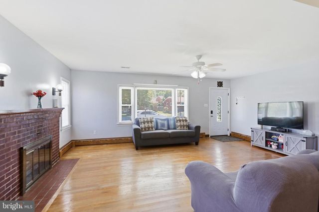 230 RANDOLPH AVE, Front Royal, VA 22630