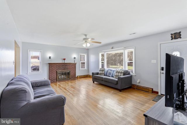 230 RANDOLPH AVE, Front Royal, VA 22630