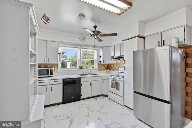 230 RANDOLPH AVE, Front Royal, VA 22630