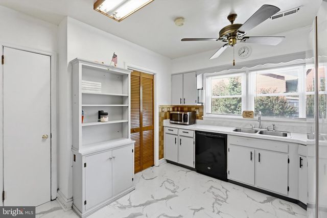 230 RANDOLPH AVE, Front Royal, VA 22630
