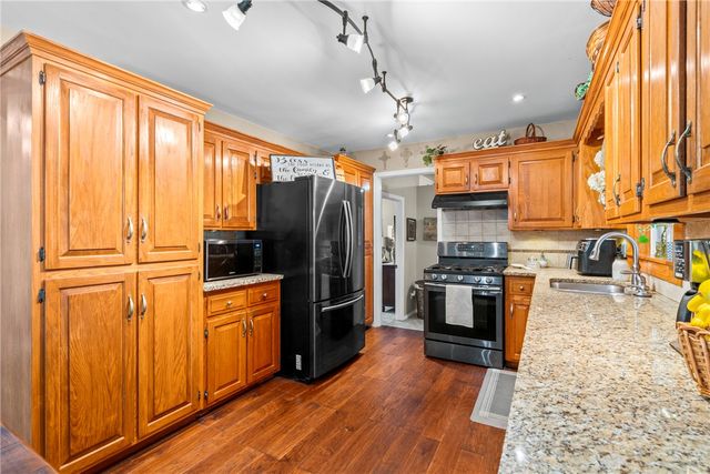10899 Hummingbird Road, Gravette, AR 72736