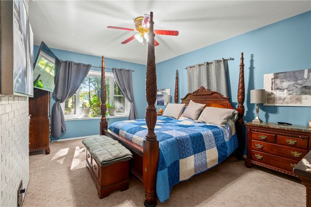 10899 Hummingbird Road, Gravette, AR 72736