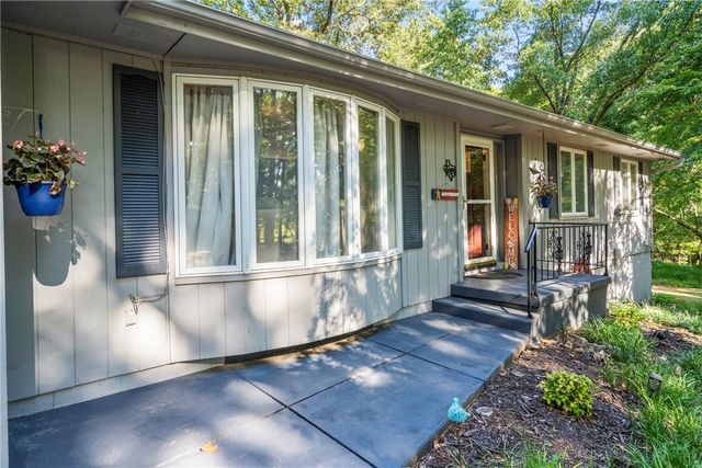 10899 Hummingbird Road, Gravette, AR 72736