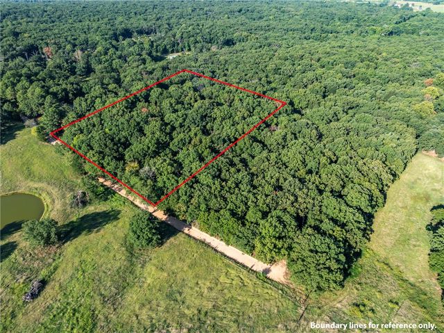 10899 Hummingbird Road, Gravette, AR 72736