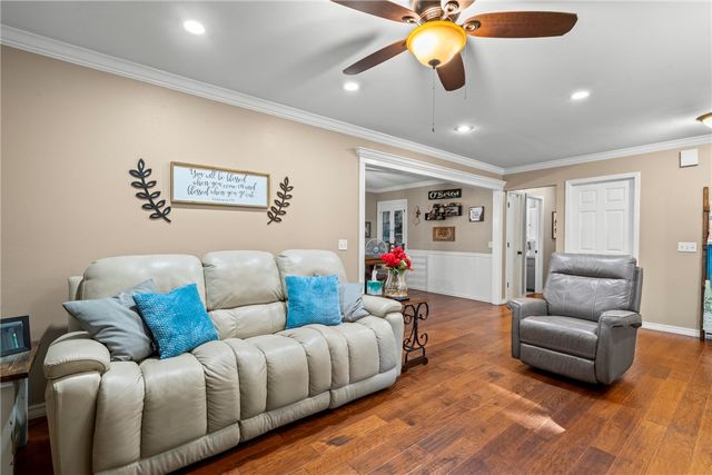 10899 Hummingbird Road, Gravette, AR 72736