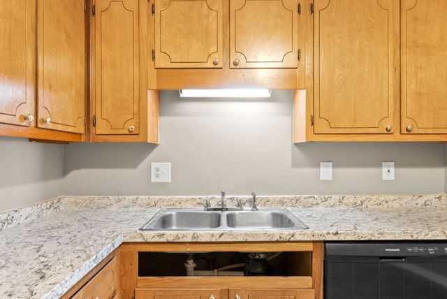 201 Cranklen Cir Apt F, Clarksville, TN 37042