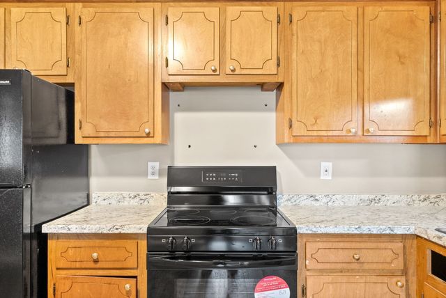 201 Cranklen Cir Apt F, Clarksville, TN 37042