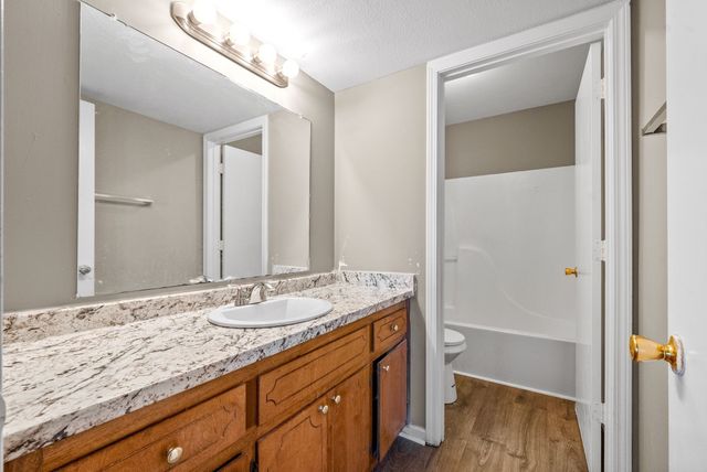 201 Cranklen Cir Apt F, Clarksville, TN 37042