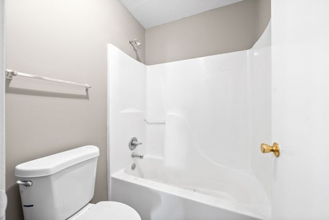 201 Cranklen Cir Apt F, Clarksville, TN 37042
