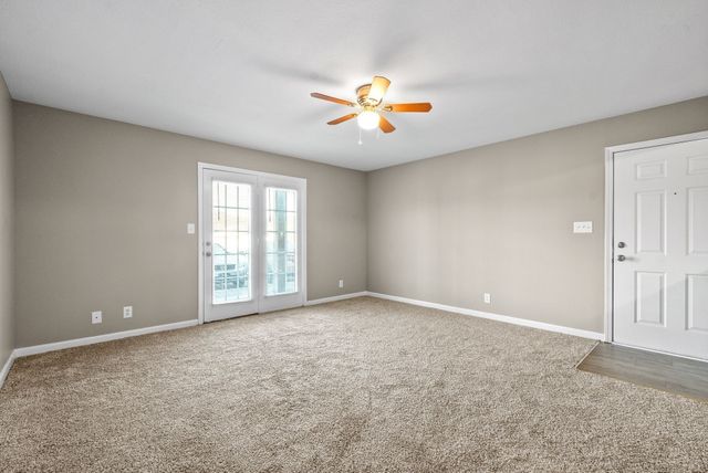 201 Cranklen Cir Apt F, Clarksville, TN 37042