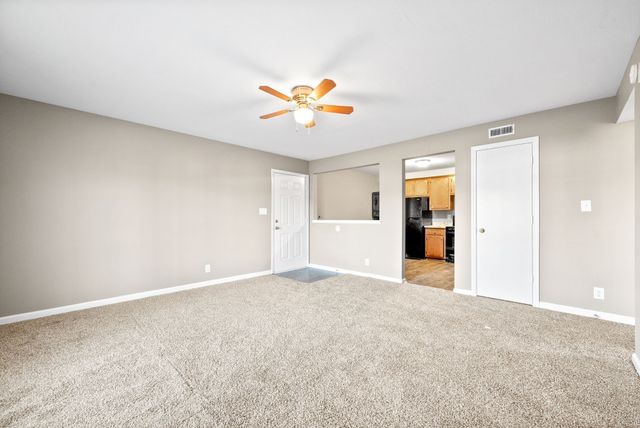 201 Cranklen Cir Apt F, Clarksville, TN 37042