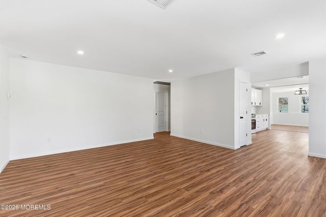 67 Maple Street, Beachwood, NJ 08722