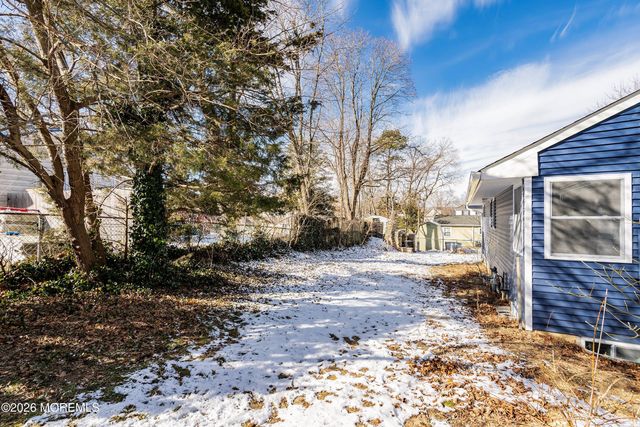 67 Maple Street, Beachwood, NJ 08722