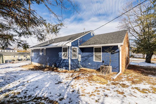 67 Maple Street, Beachwood, NJ 08722