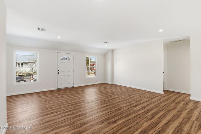 67 Maple Street, Beachwood, NJ 08722