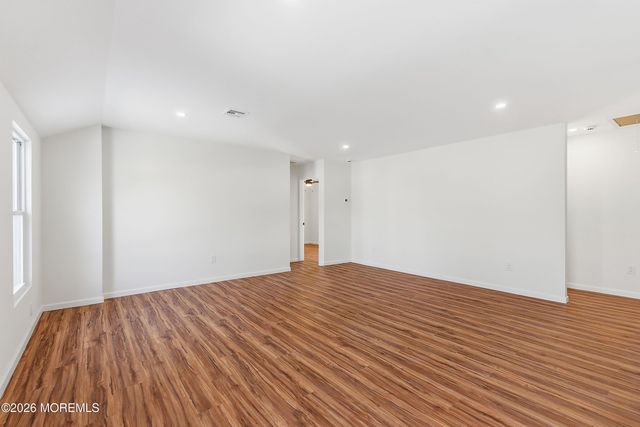 67 Maple Street, Beachwood, NJ 08722