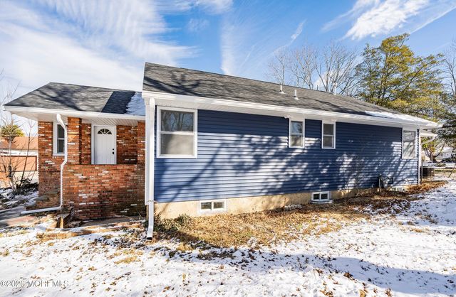 67 Maple Street, Beachwood, NJ 08722