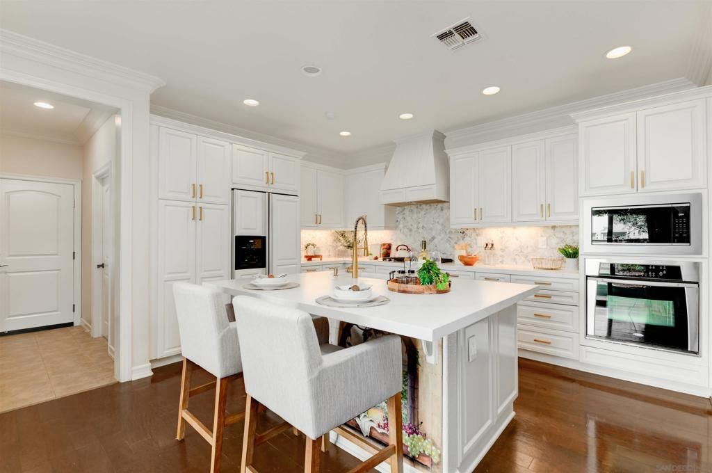 Image 2 of property listing at 8360 Bristol Ridge Lane, San Diego, CA 92127