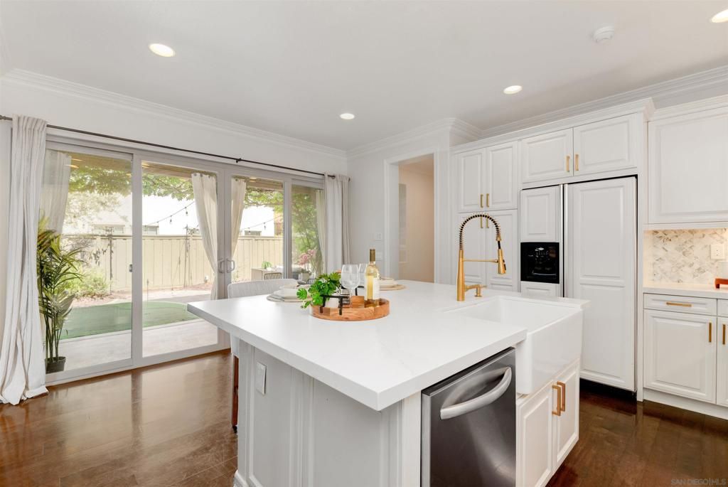 Image 3 of property listing at 8360 Bristol Ridge Lane, San Diego, CA 92127