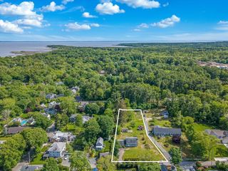10 Briggs Ln, Marion, MA 02738