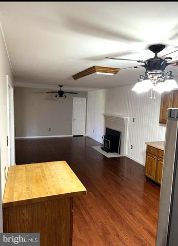 215 BROOKE RD, Fredericksburg, VA 22405