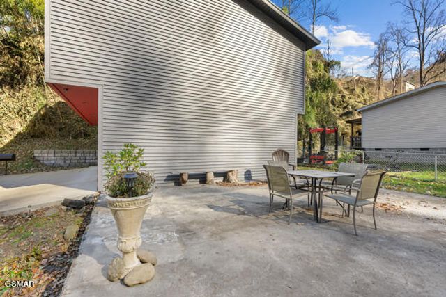 667 Turkey Nest Road, Gatlinburg, TN 37738