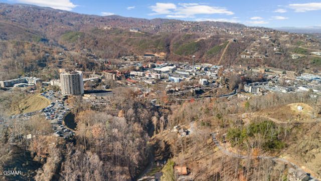 667 Turkey Nest Road, Gatlinburg, TN 37738