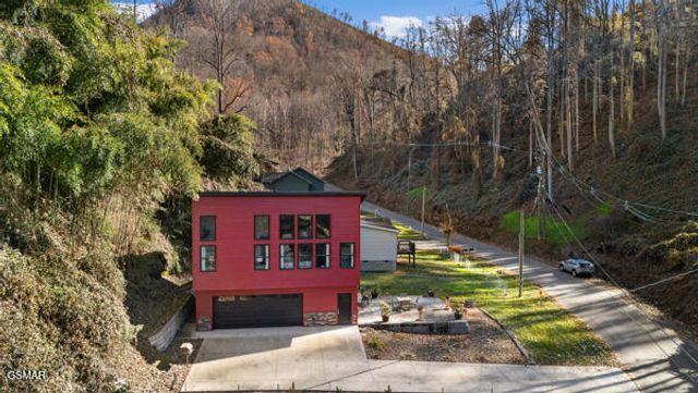 667 Turkey Nest Road, Gatlinburg, TN 37738
