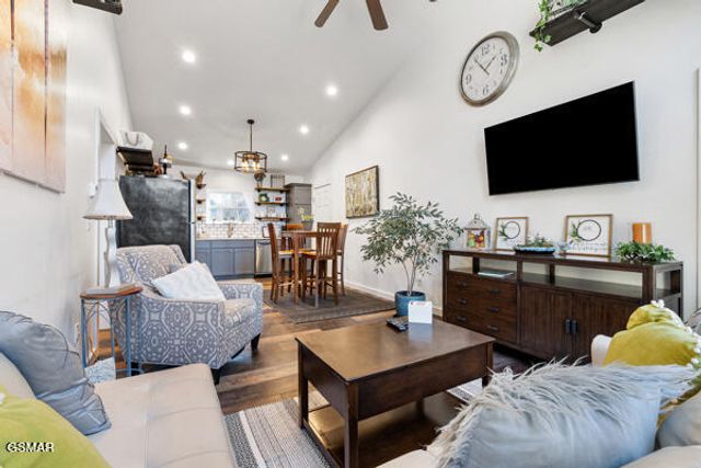 667 Turkey Nest Road, Gatlinburg, TN 37738