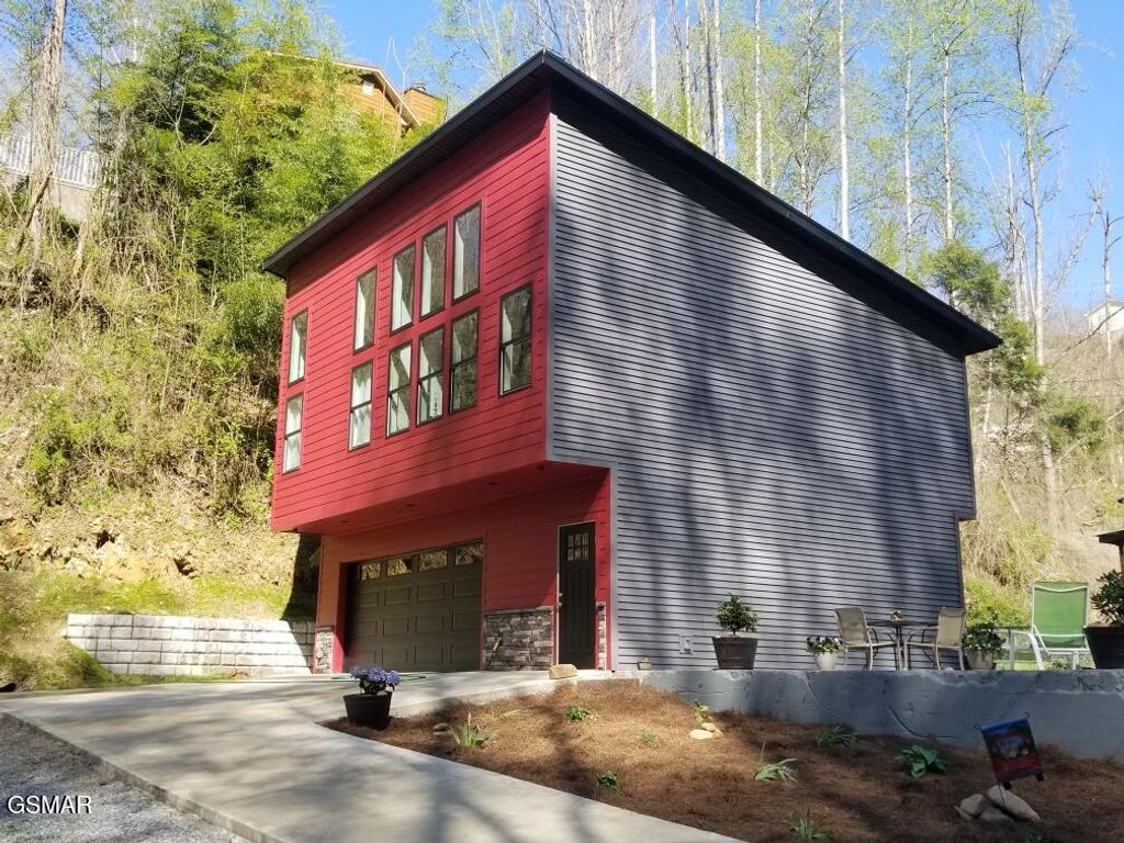 667 Turkey Nest Road, Gatlinburg, TN 37738