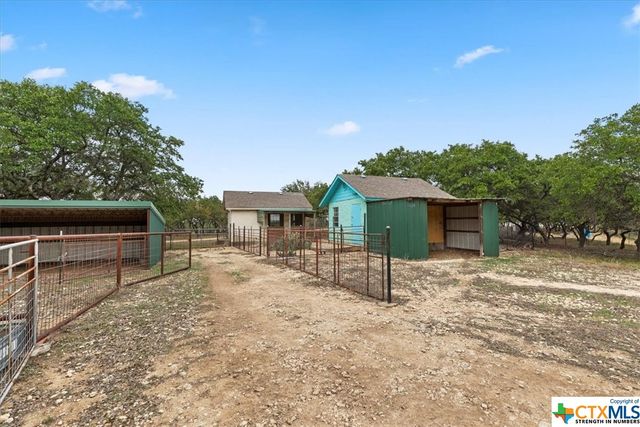 300 Logans Way, Blanco, TX 78606